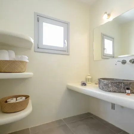 Cycladic Breeze * Naxos City